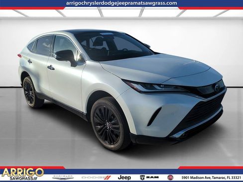 Used 2024 Toyota Venza Nightshade image 1