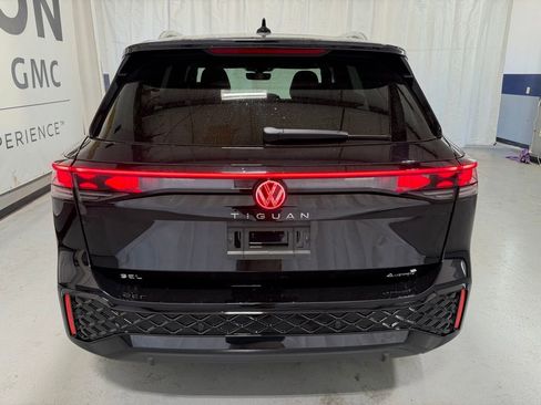 Used 2025 Volkswagen Tiguan SEL R-Line image 20