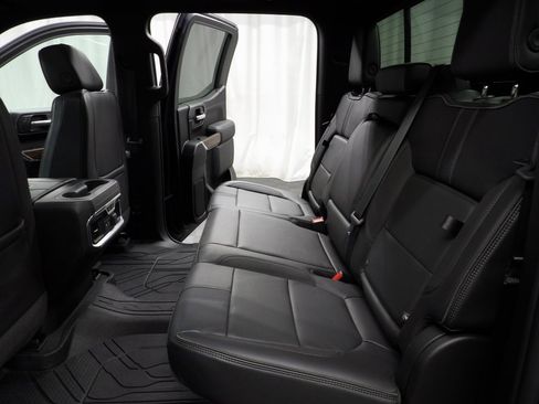 Used 2021 Chevrolet Silverado 1500 High Country w/ Technology Package image 12