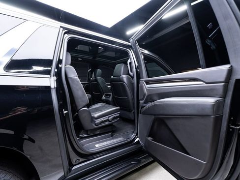 Used 2025 Cadillac Escalade ESV Premium Luxury RWD image 42