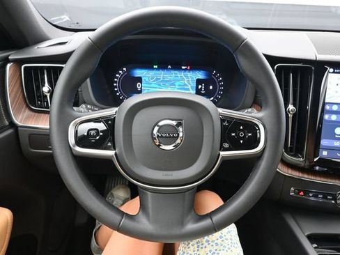 Used 2024 Volvo XC60 B5 Ultimate w/ Protection Package Premier AWD/4WD image 25