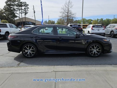 Used 2024 Toyota Camry SE image 6