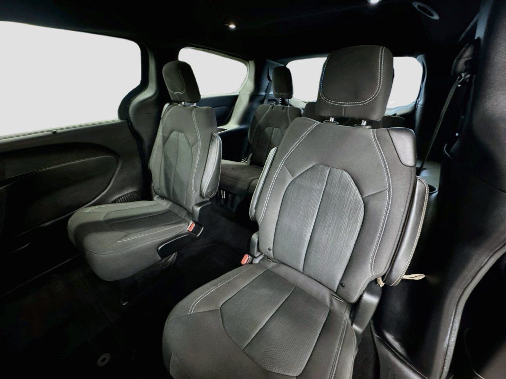 Used 2019 Chrysler Pacifica Touring Plus w/ S Appearance Package FWD image 21