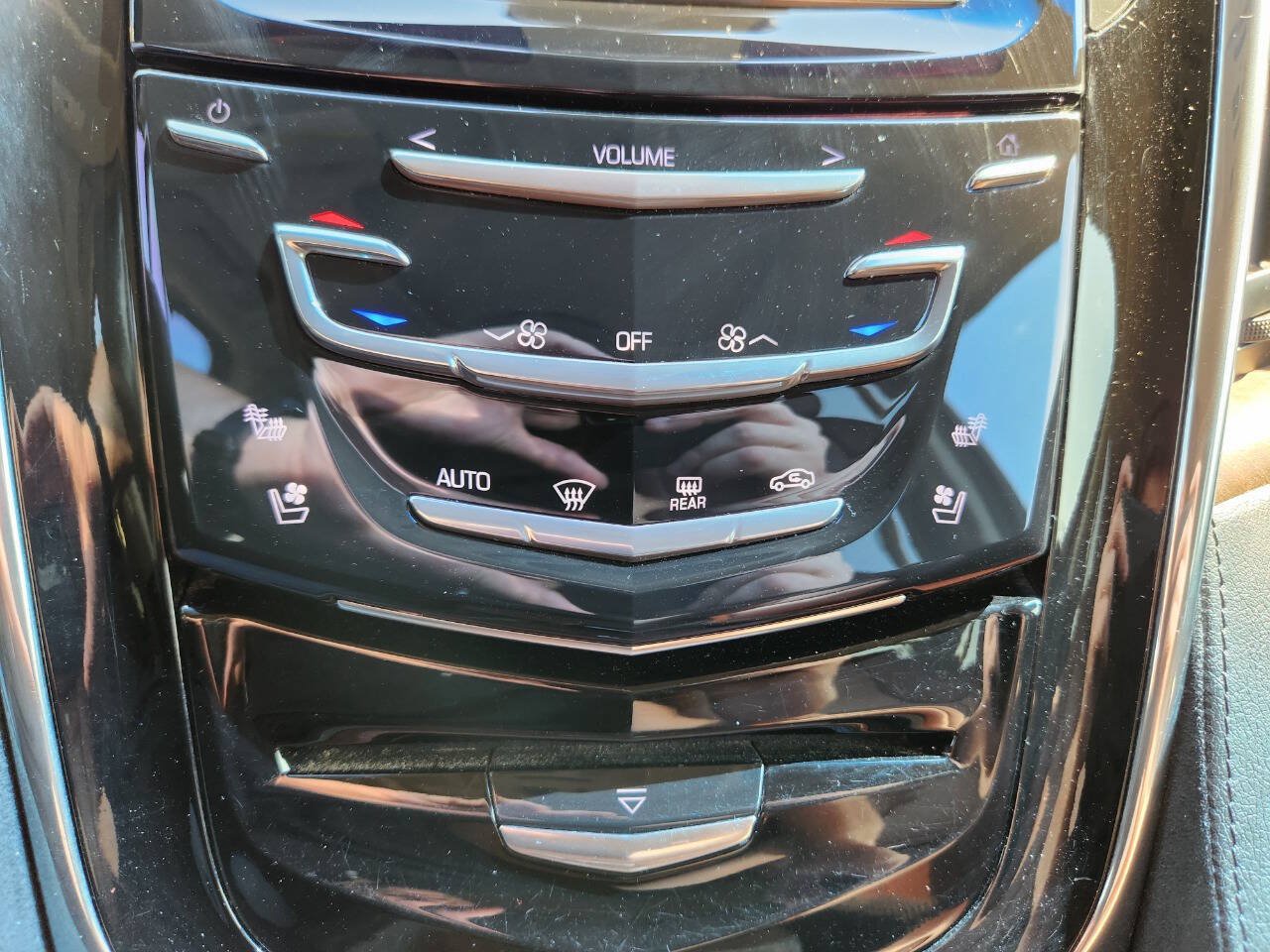 Used 2018 Cadillac Escalade Premium Luxury AWD/4WD image 30