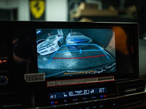 Used 2025 Toyota Sienna XLE w/ XLE Plus Package image 22