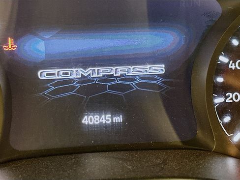 Used 2025 Jeep Compass Trailhawk AWD/4WD image 19