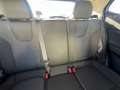 Used 2025 Buick Encore GX Preferred image 37