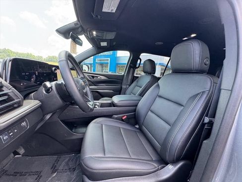 Used 2025 Chevrolet Traverse LT w/ Driver Confidence Package FWD image 17
