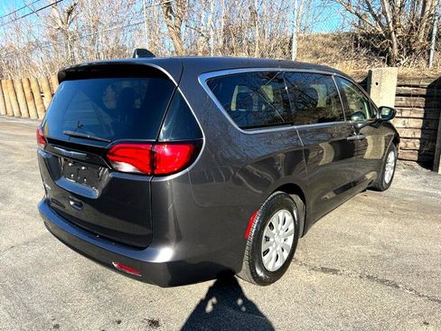 Used 2020 Chrysler Voyager L image 32