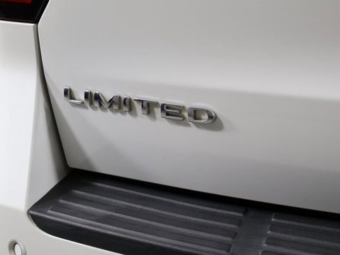 Used 2022 Ford Expedition Limited image 7