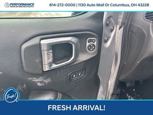 Used 2018 Jeep Wrangler Unlimited Sahara w/ Uconnect 4C Nav & Sound Group image 19