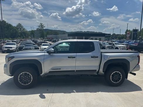 Used 2024 Toyota Tacoma TRD Off-Road AWD/4WD image 6