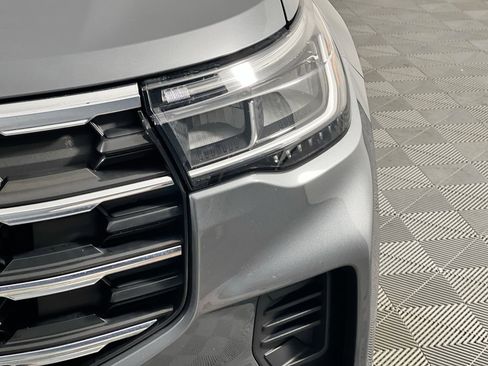 Used 2025 Ford Explorer Active image 9