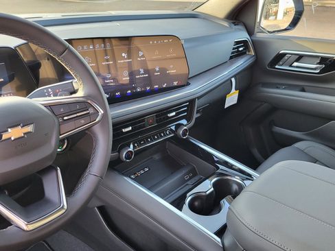 New 2026 Chevrolet Suburban LT image 18