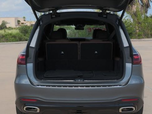 Used 2025 Mercedes-Benz GLS 580 4MATIC image 21