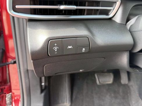 Used 2023 Hyundai Elantra Limited FWD image 19