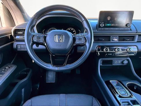 Used 2023 Honda Pilot Sport image 8