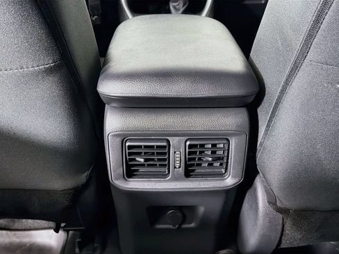 Used 2022 Toyota RAV4 LE FWD image 27