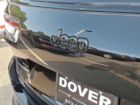 Certified 2025 Jeep Grand Cherokee L Altitude AWD/4WD image 16