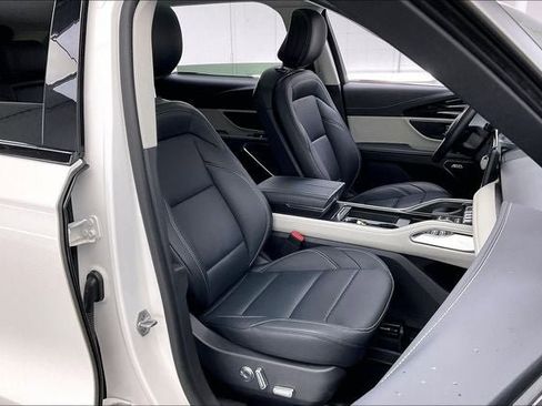 Used 2025 Lincoln Nautilus Premier w/ Equipment Group 102A AWD/4WD image 7