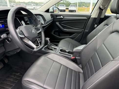 Used 2022 Volkswagen Jetta SE FWD image 4