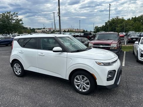 Used 2022 Kia Soul LX FWD image 3
