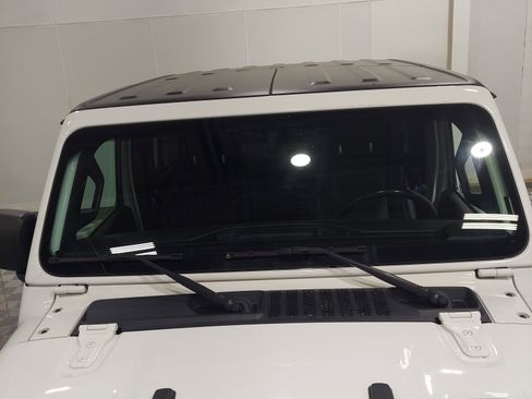 Used 2022 Jeep Gladiator Rubicon w/ Cold Weather Group AWD/4WD image 5