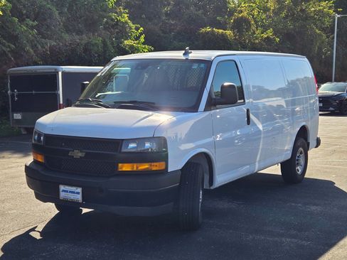 Used 2021 Chevrolet Express 2500 Work Van w/ Driver Convenience Package image 4