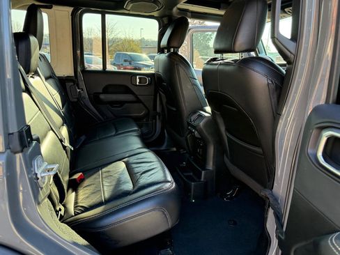 Used 2019 Jeep Wrangler Unlimited Sahara image 28