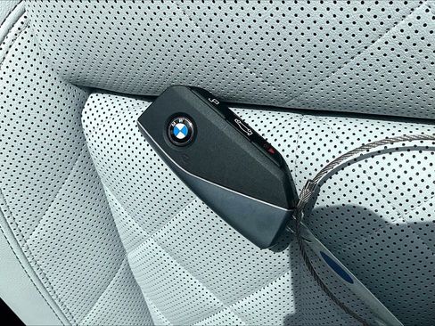 Used 2025 BMW X5 xDrive40i w/ M Sport Package AWD/4WD image 14