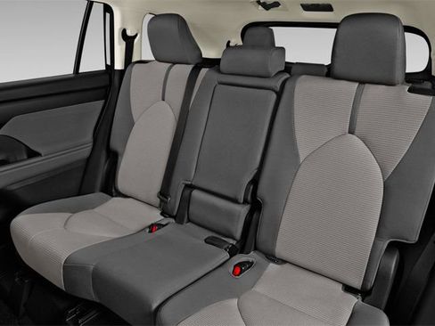 Used 2022 Toyota Highlander Platinum image 11