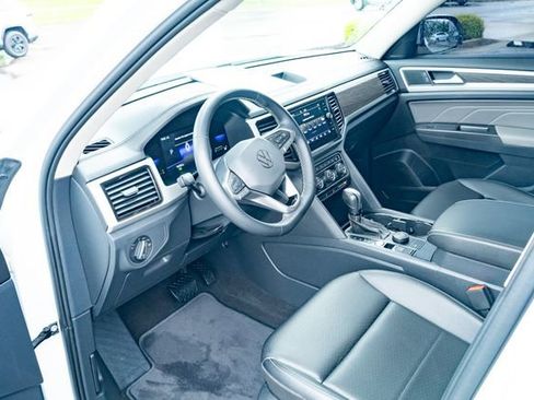Certified 2022 Volkswagen Atlas SE w/ Black Wheel Package AWD/4WD image 18