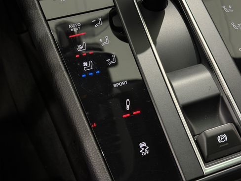 Certified 2024 Porsche Macan S AWD/4WD image 40