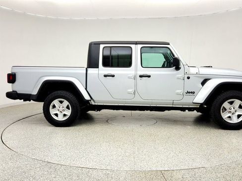 Used 2023 Jeep Gladiator Sport AWD/4WD image 4