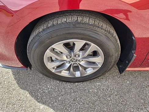 Used 2021 Toyota Sienna LE image 36