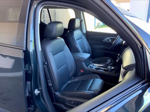 Used 2021 Chevrolet Traverse RS image 9