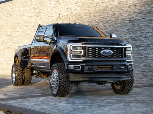 Used 2024 Ford F450 Platinum w/ FX4 Off-Road Package image 9