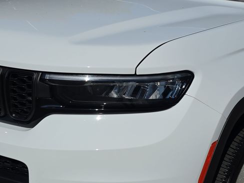 Certified 2023 Jeep Grand Cherokee L Laredo AWD/4WD image 29