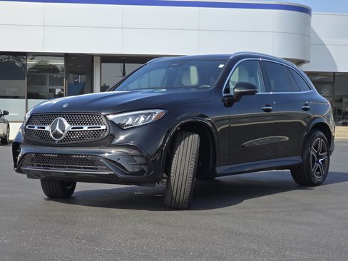Used 2024 Mercedes-Benz GLC 300 4MATIC image 3
