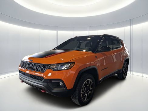 New 2026 Jeep Compass Trailhawk w/ Sun, Sound & Navigation Group AWD/4WD image 8