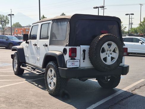 Used 2016 Jeep Wrangler Unlimited Rubicon w/ Connectivity Group AWD/4WD image 5
