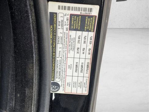 Used 2011 Land Rover Range Rover Sport HSE image 18