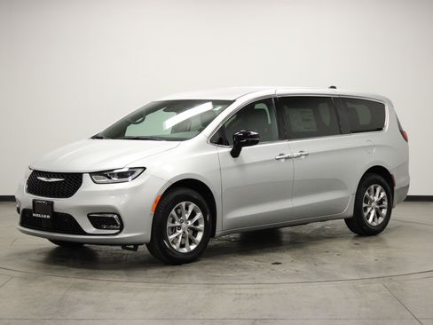 New 2026 Chrysler Pacifica Select AWD/4WD image 4