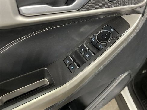 Used 2023 Ford Explorer XLT image 19