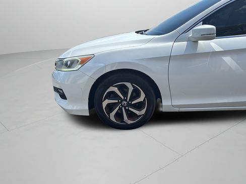Used 2016 Honda Accord EX image 29