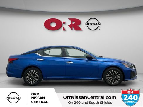Used 2025 Nissan Altima 2.5 SV FWD image 4