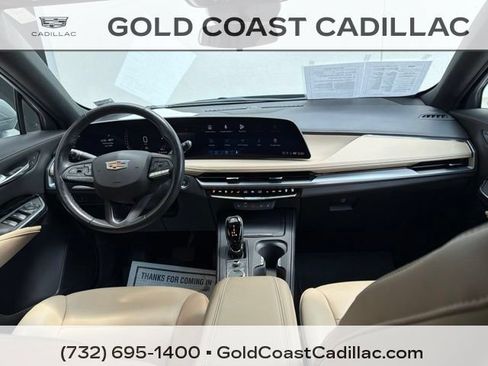 Certified 2024 Cadillac XT4 Luxury w/ Cold Weather Package FWD image 10