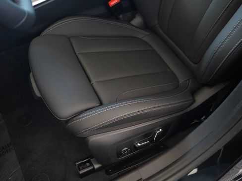New 2026 BMW 330i Sedan w/ M Sport Package RWD image 10