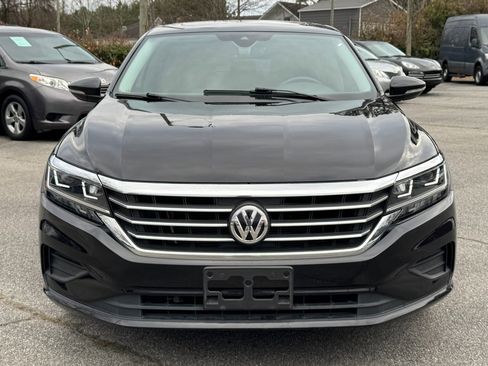 Used 2022 Volkswagen Passat 2.0T SE image 2
