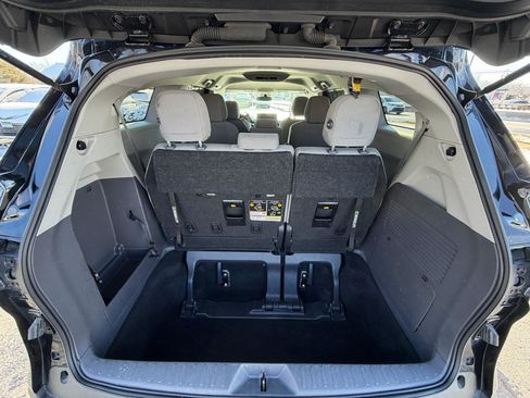 Used 2024 Toyota Sienna LE image 31